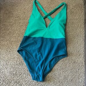NWOT Summersalt bathing suit size 4 one piece